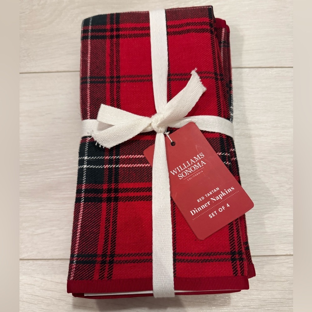 NWT 4 Williams Sonoma Linen + Cotton Red Holiday Cabin Dinner Napkins